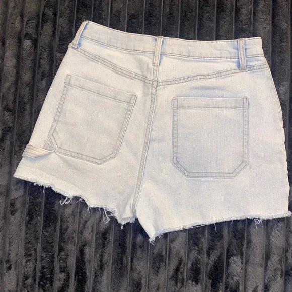 Wild Fable Womens High Rise Carpenter Denim Shorts Light Wash Raw Hem Size 8 - Picture 3 of 10